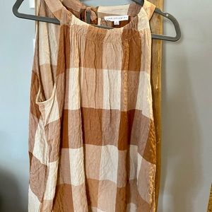 Summer top with tie in back